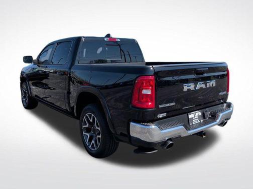 Diamond Black Crystal Pearlcoat 2025 RAM 1500 Laramie