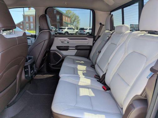 Diamond Black Crystal Pearlcoat 2025 RAM 1500 Laramie