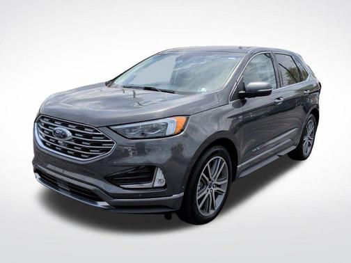 Magnetic Metallic 2019 Ford Edge Titanium