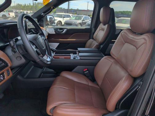 Infinite Black Metallic Clearcoat 2023 Lincoln Navigator Reserve