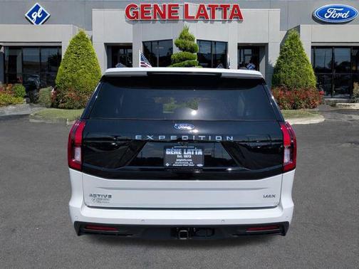 Star White Metallic Tri-Coat 2026 Ford Expedition Max Active 4x4