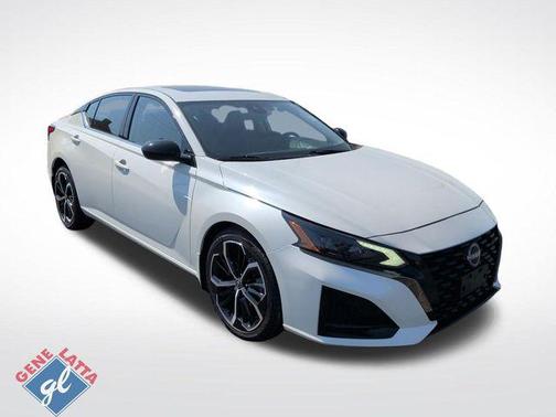 Pearl White Tricoat 2023 Nissan Altima SR Intelligent AWD