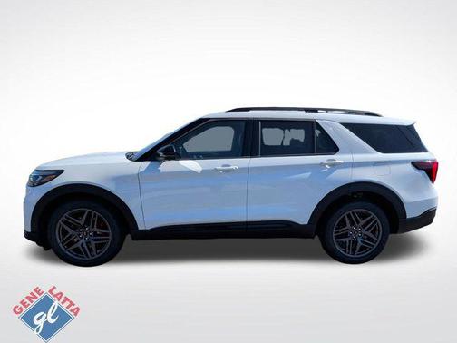 Star White Metallic Tri-Coat 2026 Ford Explorer ST