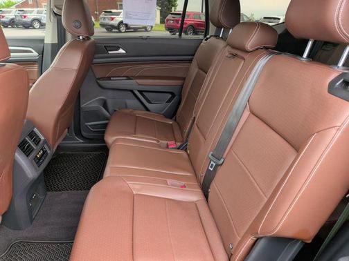 Platinum Gray Metallic 2022 Volkswagen Atlas 3.6L SE w/Technology