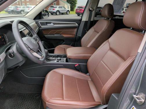 Platinum Gray Metallic 2022 Volkswagen Atlas 3.6L SE w/Technology