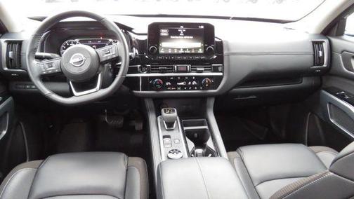 2025 Nissan Pathfinder SL 4WD