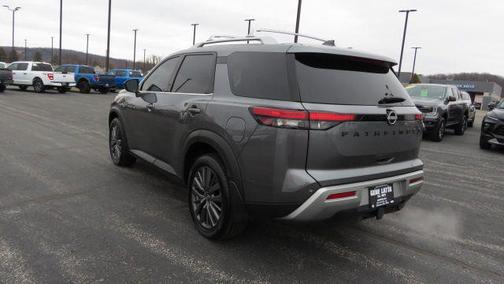 2025 Nissan Pathfinder SL 4WD