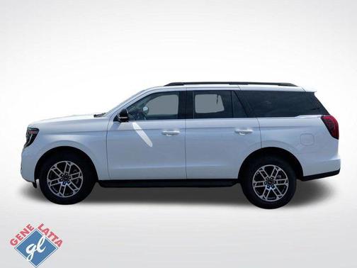 Star White Metallic Tri-Coat 2026 Ford Expedition Active