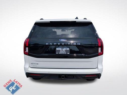Star White Metallic Tri-Coat 2026 Ford Expedition Active