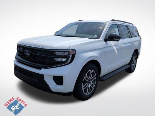 Star White Metallic Tri-Coat 2026 Ford Expedition Active