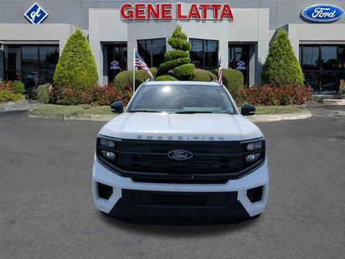 Star White Metallic Tri-Coat 2026 Ford Expedition Active