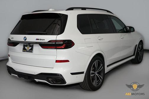 2023 BMW X7 M60i