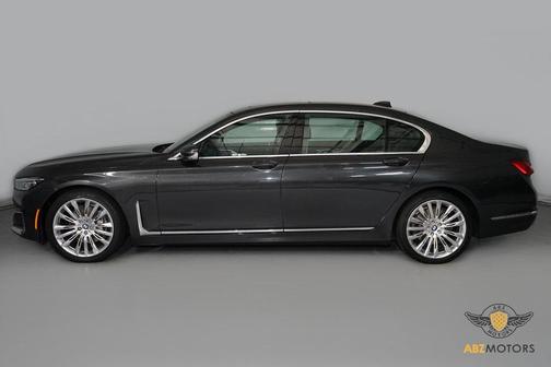 2022 BMW 740 i
