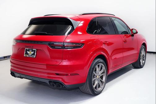 Carmine Red 2022 Porsche Cayenne S