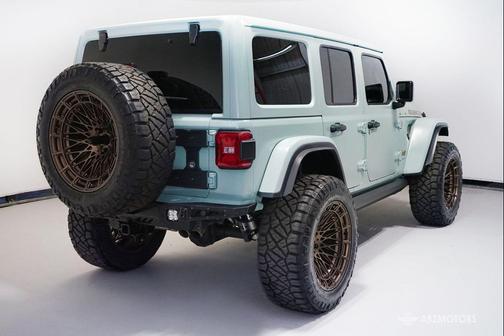 Earl Clearcoat 2024 Jeep Wrangler Rubicon 392