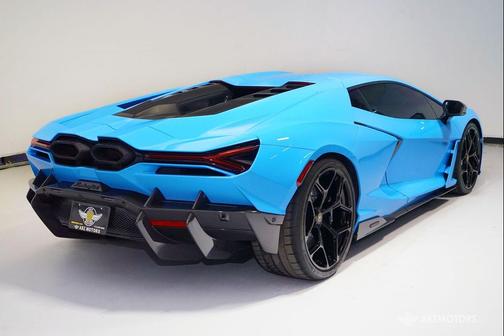 Blu Cepheus Metallic 2025 Lamborghini Revuelto Base