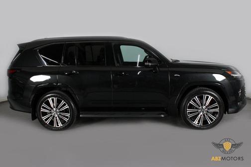2025 Lexus LX 700h Luxury