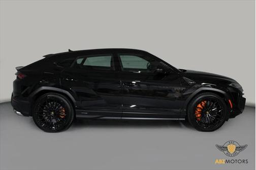 2025 Lamborghini Urus SE