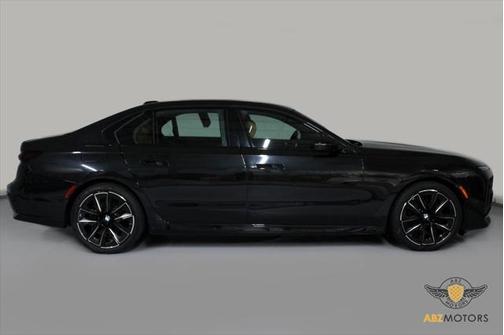 2023 BMW 740 i
