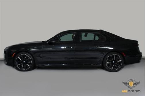 2023 BMW 740 i
