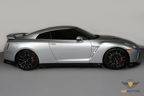 2023 Nissan GT-R Premium Dual-clutch 6-Speed Transmission