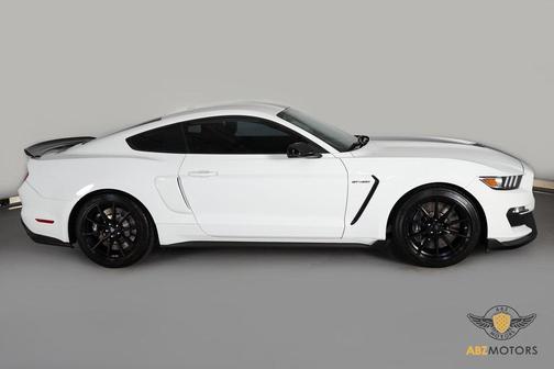 2016 Ford Shelby GT350 Base