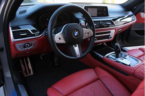 2022 BMW 740 i