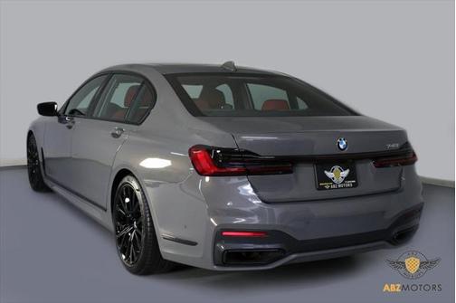 2022 BMW 740 i