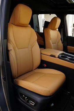 2025 Lexus LX 700h Luxury
