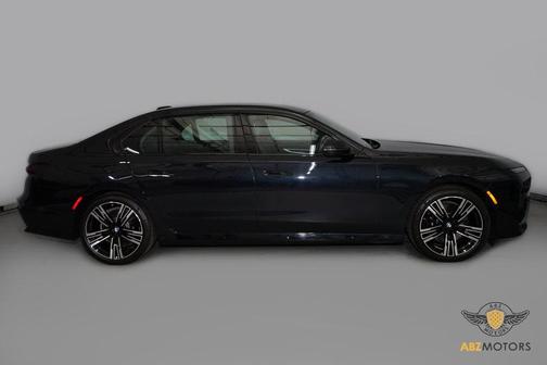 2023 BMW 740 i