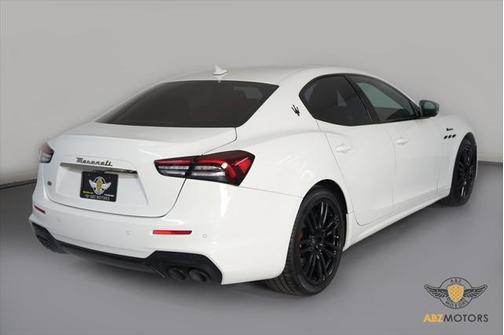 2022 Maserati Ghibli Modena Q4