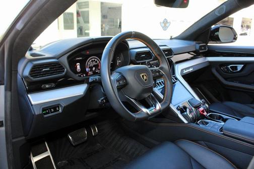 2020 Lamborghini Urus Base