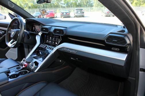 2020 Lamborghini Urus Base