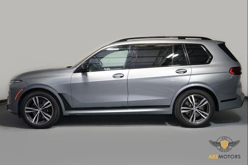 2023 BMW X7 M60i