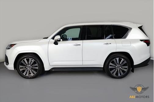 2025 Lexus LX 700h Luxury
