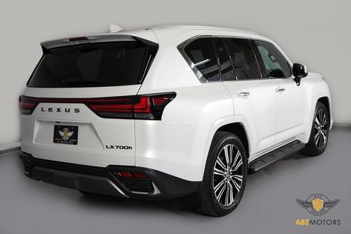 2025 Lexus LX 700h Luxury