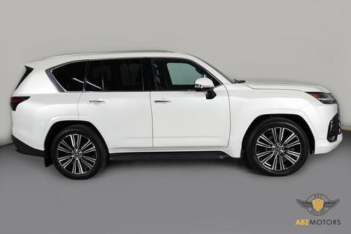2025 Lexus LX 700h Luxury