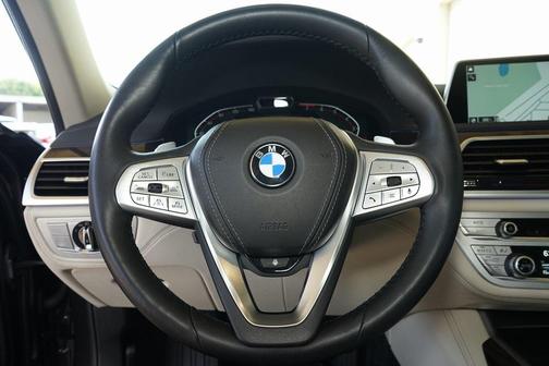 2022 BMW 740 i