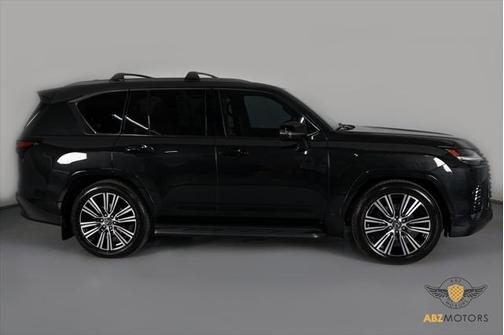 2025 Lexus LX 700h Luxury