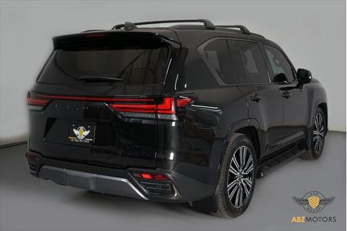 2025 Lexus LX 700h Luxury