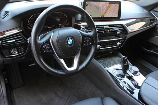 2021 BMW 530 530i