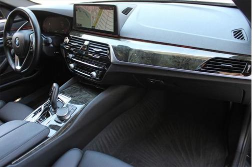2021 BMW 530 530i