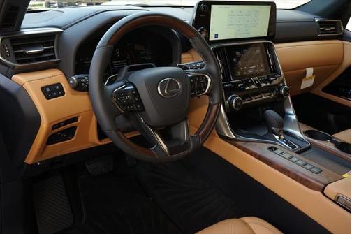 2025 Lexus LX 700h Luxury