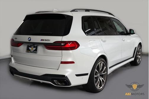 2022 BMW X7 M50i