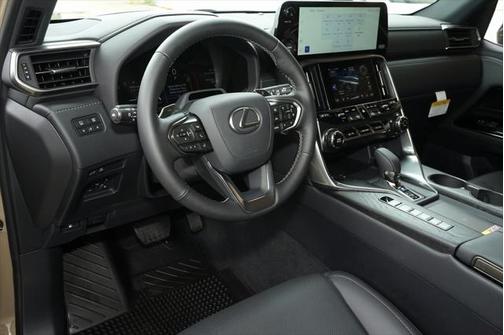 2025 Lexus LX 700h Overtrail