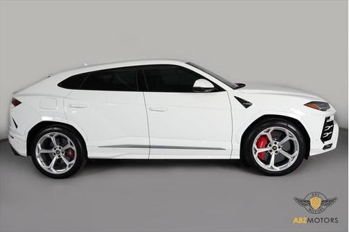 2021 Lamborghini Urus Base
