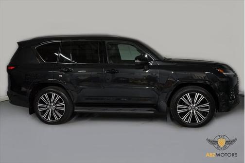 2025 Lexus LX 700h Luxury