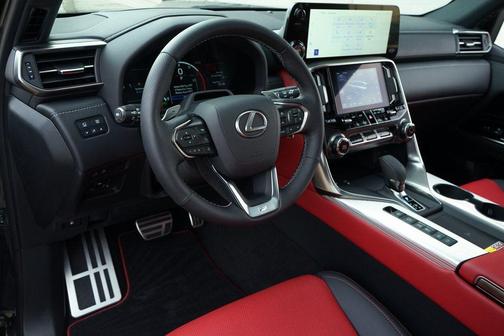 2026 Lexus LX 700h F SPORT Handling