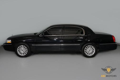 2003 Lincoln Town Car Signature