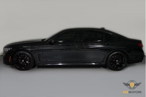 2022 BMW 740 i